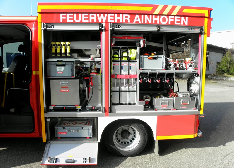 Ansicht Geräteräume Fahrerseite