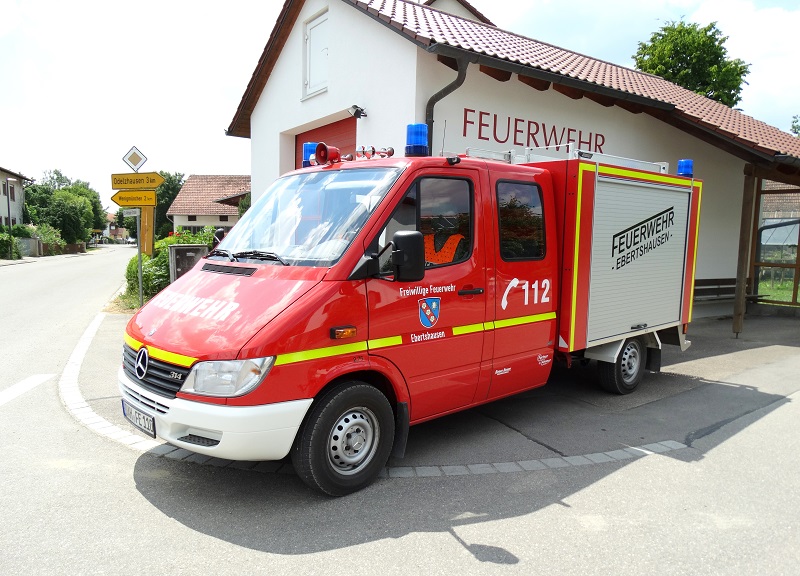 TSF Feuerwehr Ebertshausen vor dessen Gerätehaus