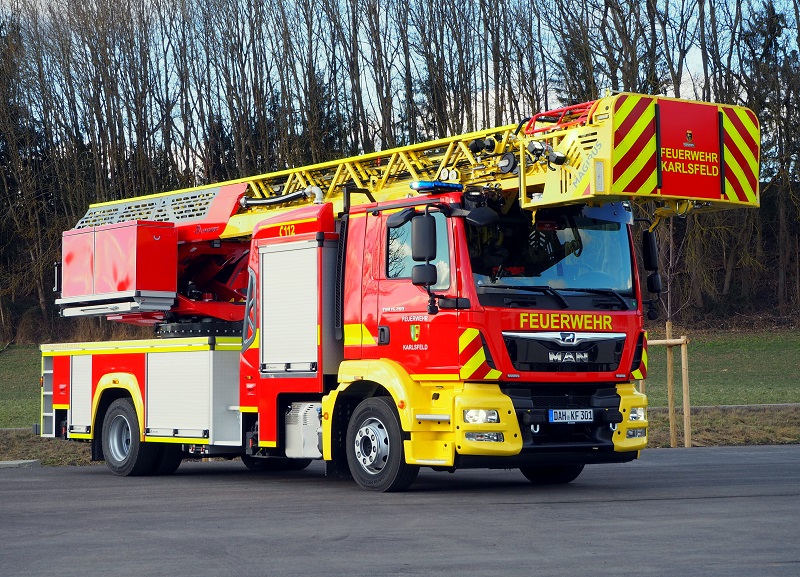 Drehleiter mit Korb 23-12 Feuerwehr Karlsfeld