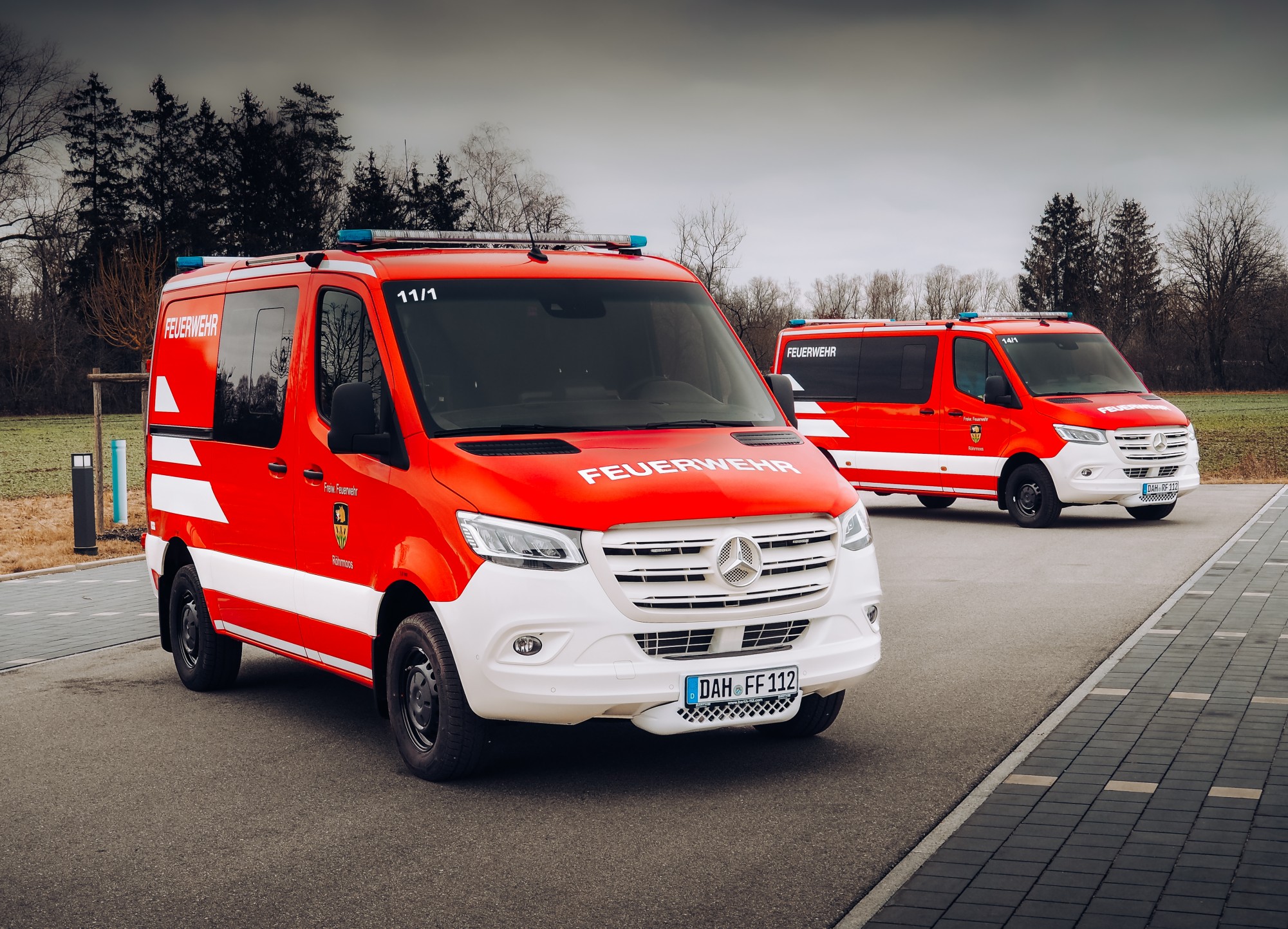 Die beiden neuen Fahrzeuge der Feuerwehr Röhrmoos: Florian Röhrmoos 11/1 und 14/1