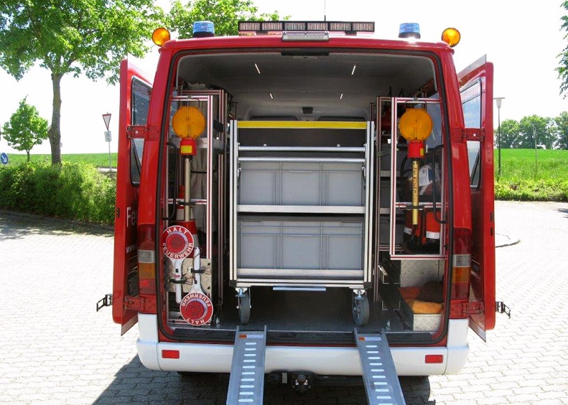 fahrzeugheck geöffnet