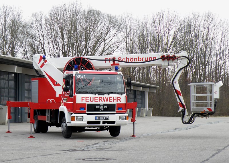 Teleskopmastfahrzeug FF Schönbrunn