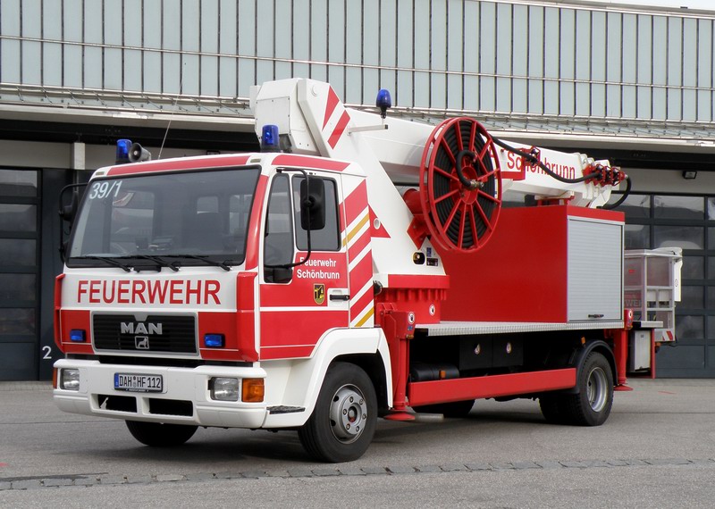Teleskopmastfahrzeug Feuerwehr Schönbrunn
