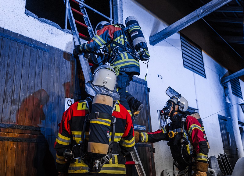  Brand auf landwirtschaftlichem Anwesen schnell unter Kontrolle