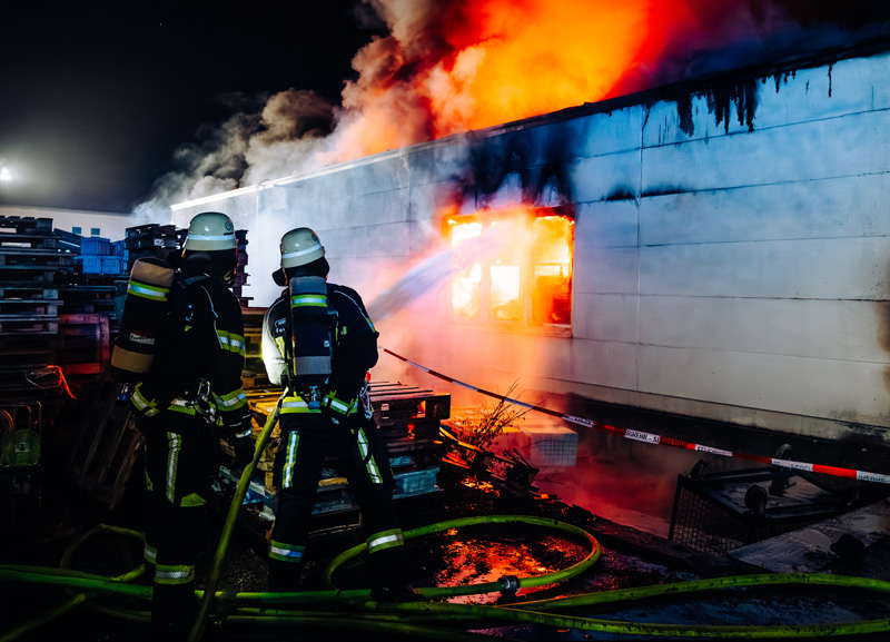 Brand einer Lagerhalle im Dachauer Gewerbegebiet
