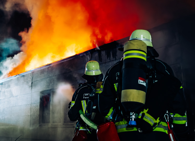 Brand einer Lagerhalle im Dachauer Gewerbegebiet