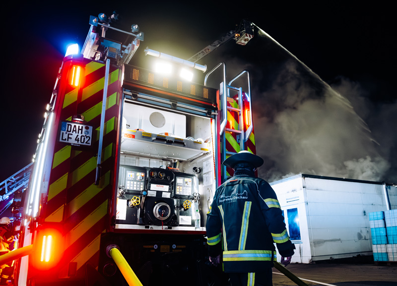 Brand einer Lagerhalle im Dachauer Gewerbegebiet