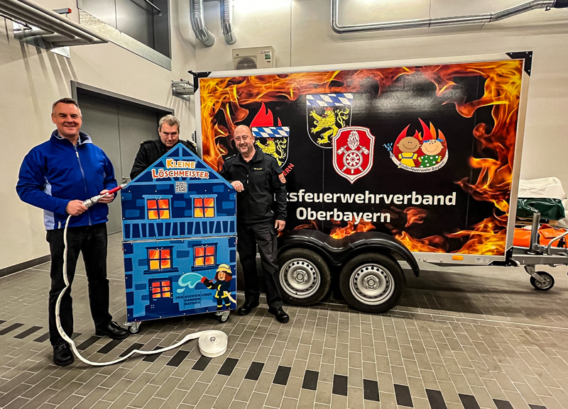 Übergabe Feuerlöschtrainer