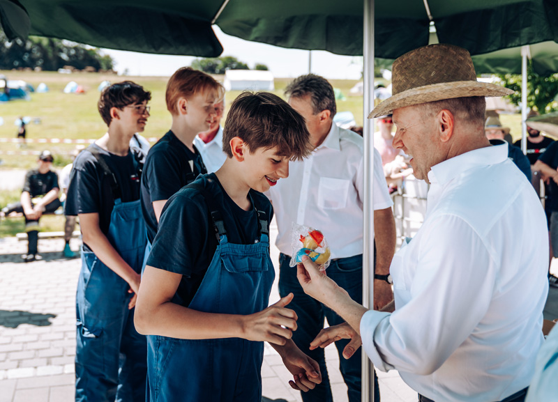 Ein Wochenende für die Feuerwehrjugend: Erfolgreiches Blaulichtcamp mit Jugendleistungsprüfung in Tandern