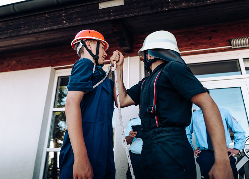 Ein Wochenende für die Feuerwehrjugend: Erfolgreiches Blaulichtcamp mit Jugendleistungsprüfung in Tandern