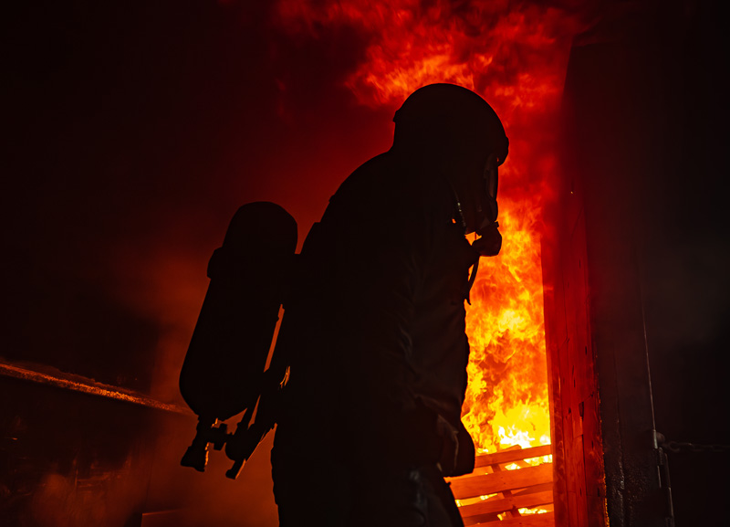 Sicher durch den Rauch: 100 Atemschutzgeräteträger trainieren den Ernstfall im Brandcontainer