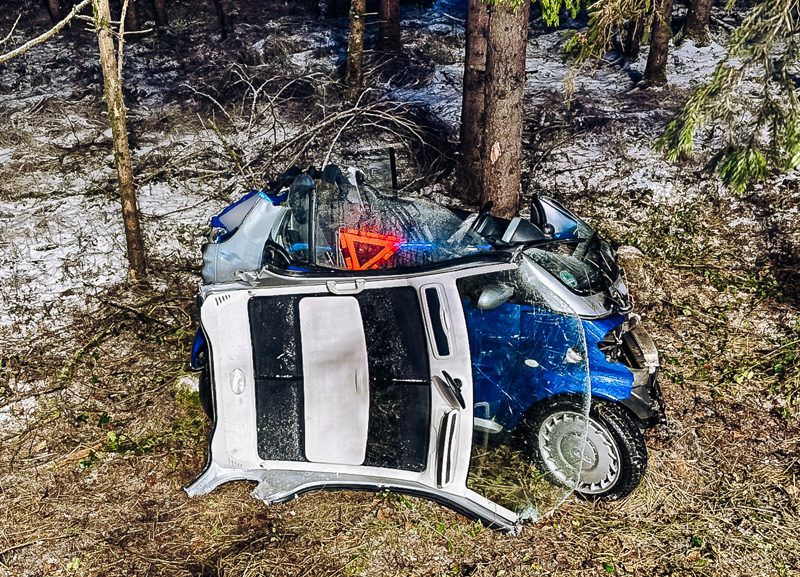 Verkehrsunfall bei Miegersbach - Feuerwehr befreit eingeschlossenen Fahrer