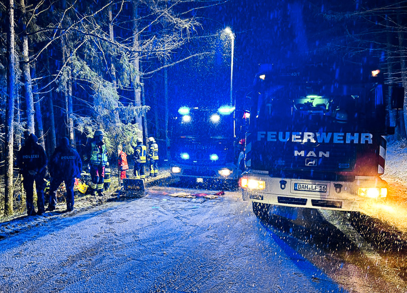 Verkehrsunfall bei Miegersbach - Feuerwehr befreit eingeschlossenen Fahrer