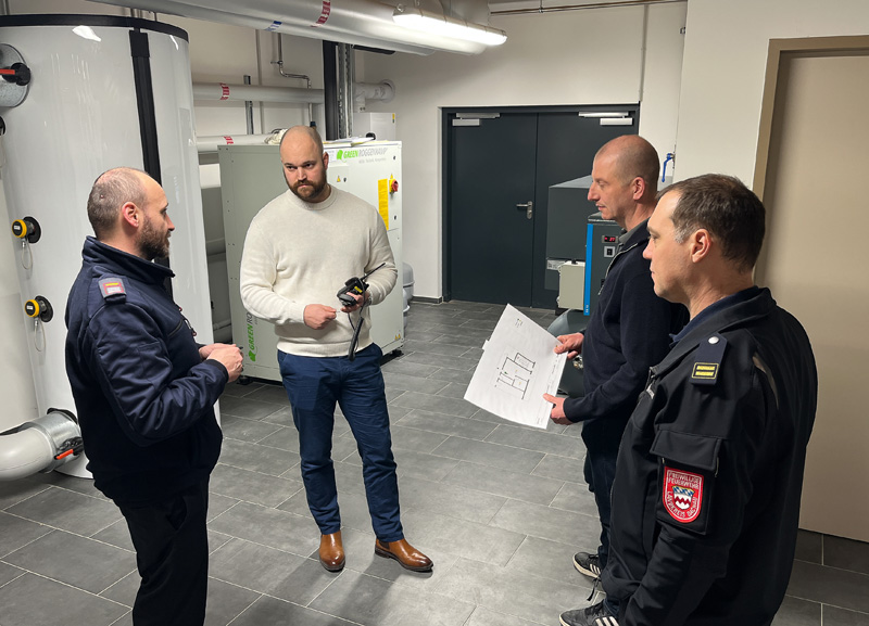 Fortbildung für den Ernstfall: Feuerwehren trainieren Einsatz an der Brandmeldeanlage