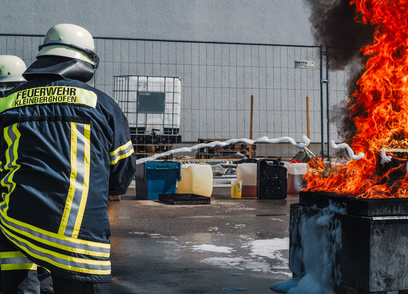 Effektiver Umgang mit Löschschaum: Ausbildung am Schaumtrainer