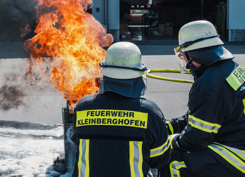 Effektiver Umgang mit Löschschaum: Ausbildung am Schaumtrainer