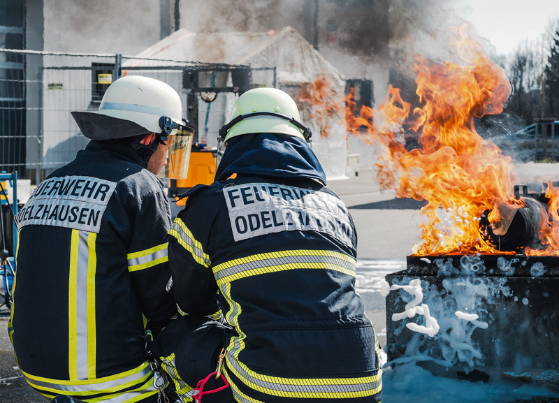 Effektiver Umgang mit Löschschaum: Ausbildung am Schaumtrainer
