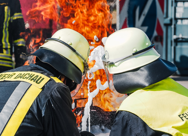 Effektiver Umgang mit Löschschaum: Ausbildung am Schaumtrainer