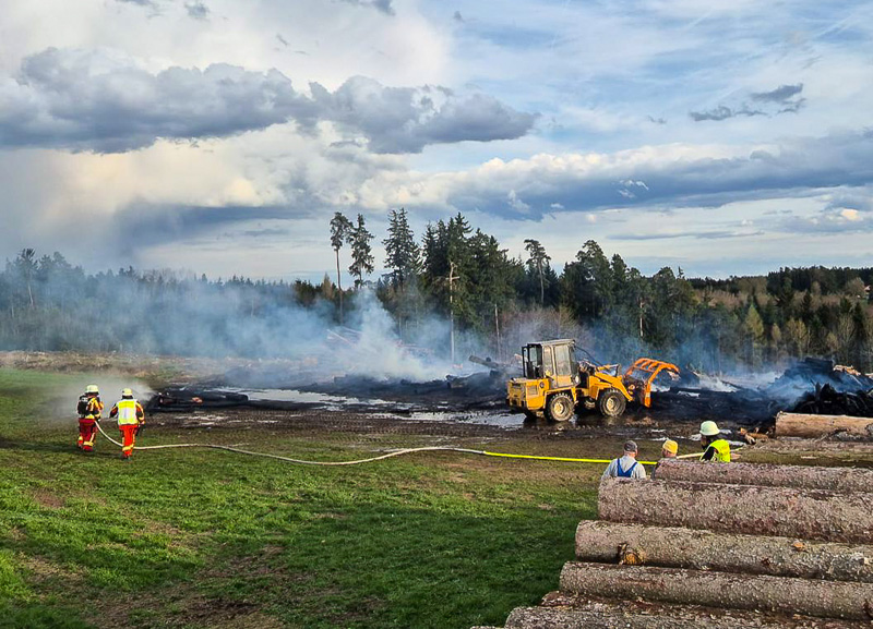 Brand am Ostersonntag bei Röckersberg - Schnelles Eingreifen verhindert größere Ausbreitung