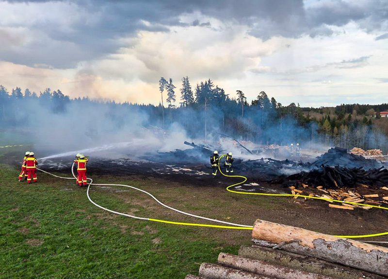 Brand am Ostersonntag bei Röckersberg - Schnelles Eingreifen verhindert größere Ausbreitung
