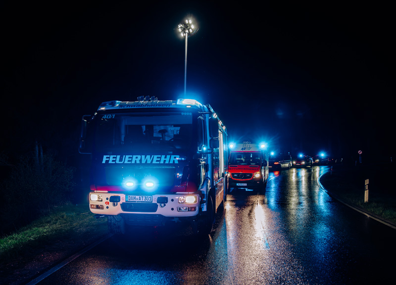 Schwerer Verkehrsunfall bei Niederroth - Pkw überschlägt sich