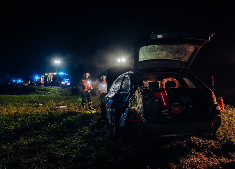 Schwerer Verkehrsunfall bei Niederroth - Pkw überschlägt sich