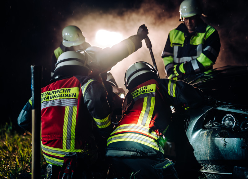 Schwerer Verkehrsunfall bei Niederroth - Pkw überschlägt sich
