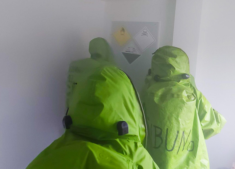 Sicher im Chemikalienschutzanzug: 13 Einsatzkräfte der Feuerwehr Weichs ausgebildet