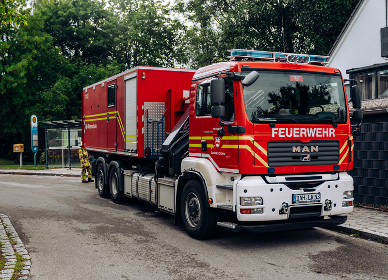 Großbrand in Ottershausen - Wohnungsbrand greift auf Dachstuhl über