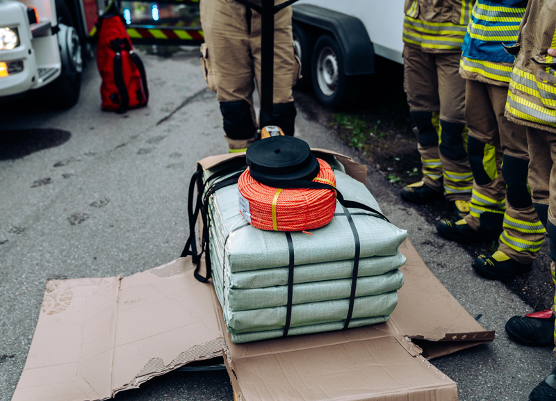 Großbrand in Ottershausen - Wohnungsbrand greift auf Dachstuhl über