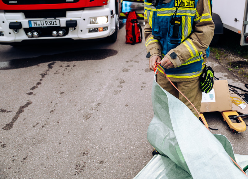 Großbrand in Ottershausen - Wohnungsbrand greift auf Dachstuhl über