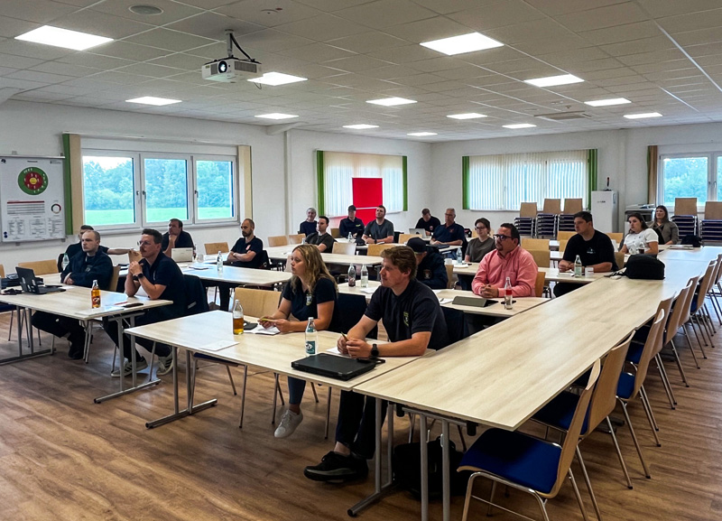 Feuerwehren fit für Social Media: Workshop der Feuerwehrschule im Katastrophenschutzzentrum