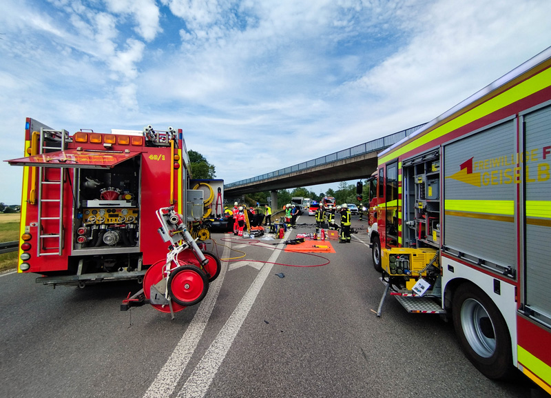 Schwerer Verkehrsunfall auf der B 471 fordert ein Todesopfer