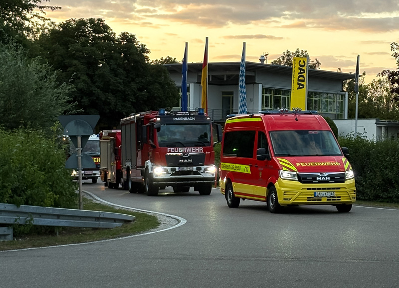Sicher unterwegs im Einsatz: 28 Feuerwehrdienstleistende absolvieren Fahrsicherheitstraining in Augsburg