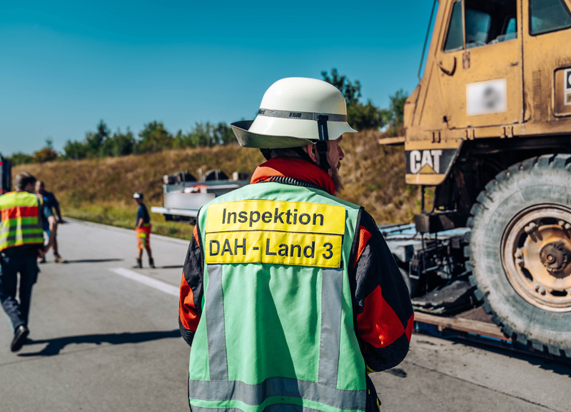 Schwertransporter auf A8 in brand geraten - Schnelles eingreifen verhindert schlimmeres