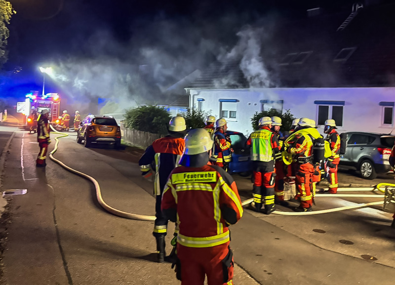 Küchenbrand in Wollomoos - vier Atemschutztrupps im Einsatz