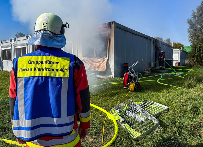 Brand in der Asylbewerberunterkunft Vierkirchen - Wohncontainer brennt aus