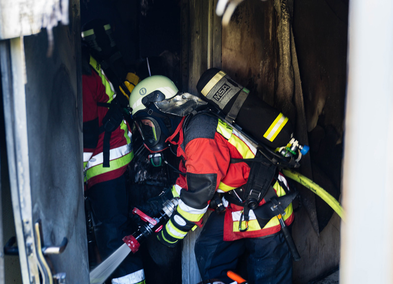 Brand in der Asylbewerberunterkunft Vierkirchen - Wohncontainer brennt aus