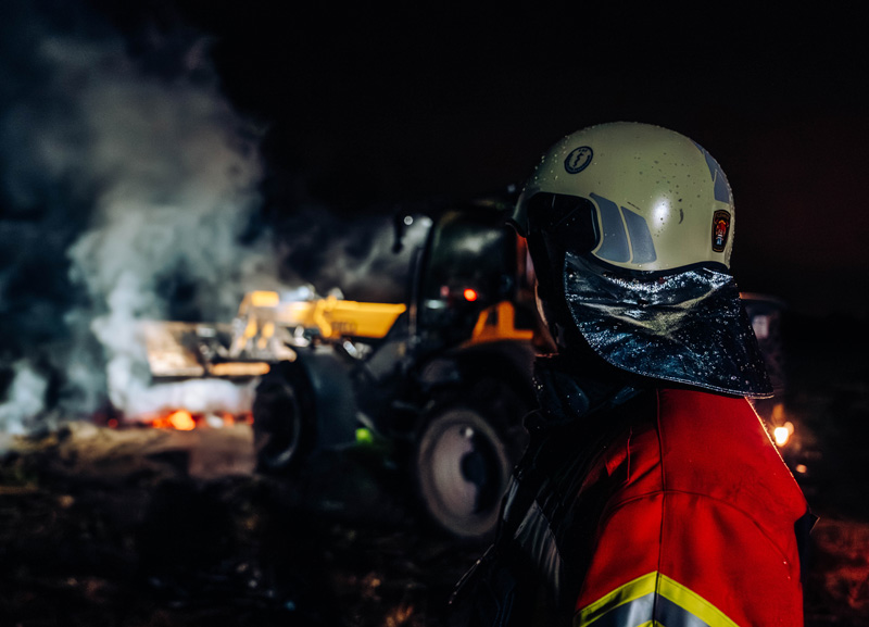 Strohbrand bei Eschenried - Verkehr auf der B471 zeitweise beeinträchtigt