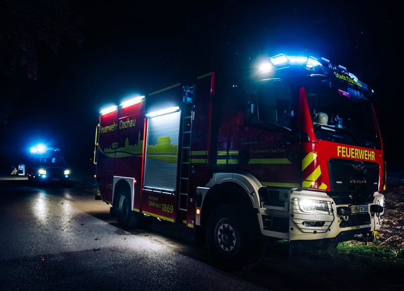 Strohbrand bei Eschenried - Verkehr auf der B471 zeitweise beeinträchtigt