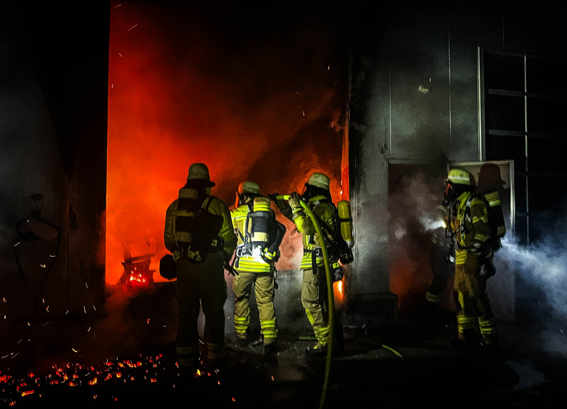Brand in Indersdorfer Gewerbegebiet - Feuerwehr verhindert Ausbreitung