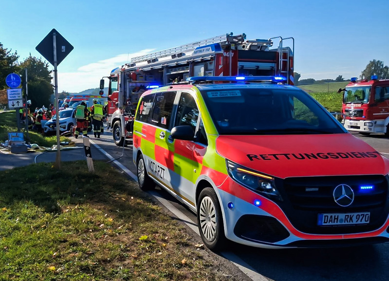 Vier Verletzte bei Verkehrsunfall auf der Staatsstraße 2047