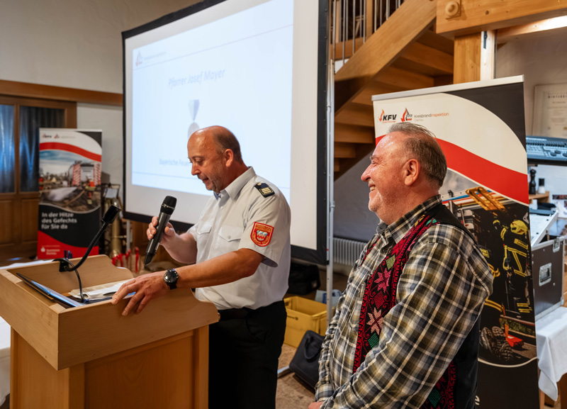 Pfarrer Josef Mayer - Bayerisches Feuerwehr-Ehrenmedaille