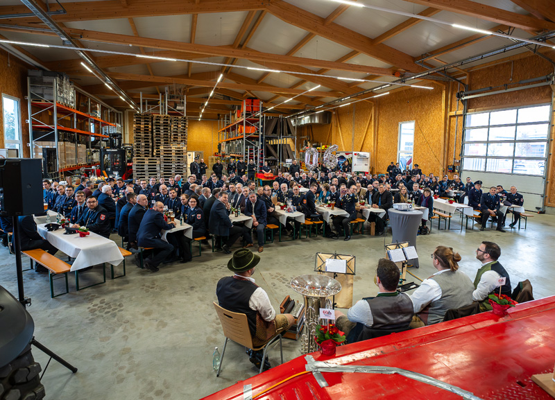 Rund 150 Gäste feiern den 60. Geburtstag von Kreisbrandrat Georg Reischl