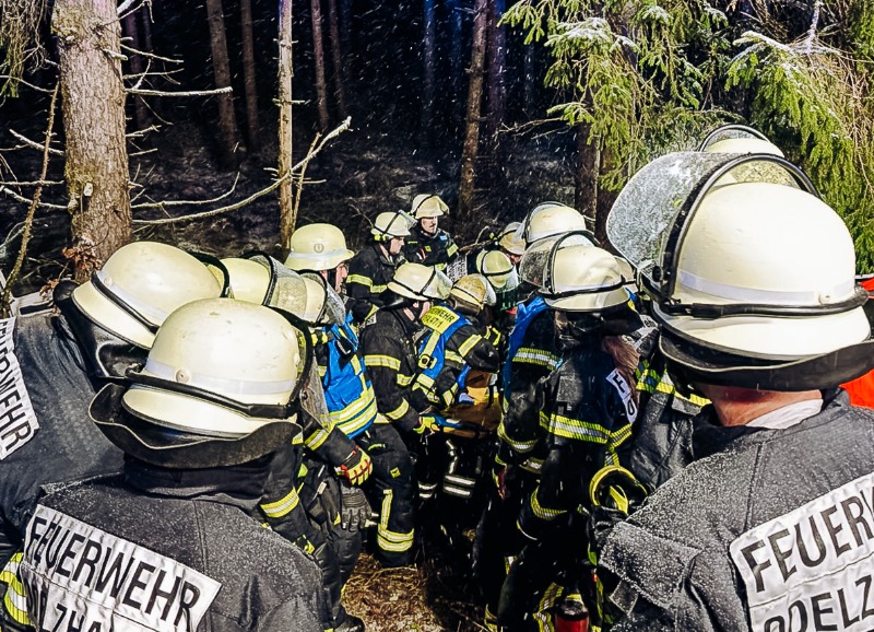 Verkehrsunfall bei Miegersbach - Feuerwehr befreit eingeschlossenen Fahrer