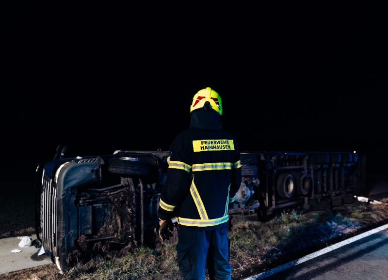 Umgestürzter LKW auf der B 13
