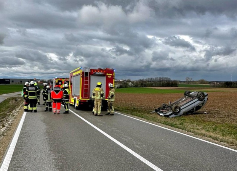 PKW-Überschlag zwischen Odelzhausen und Wiedenzhausen