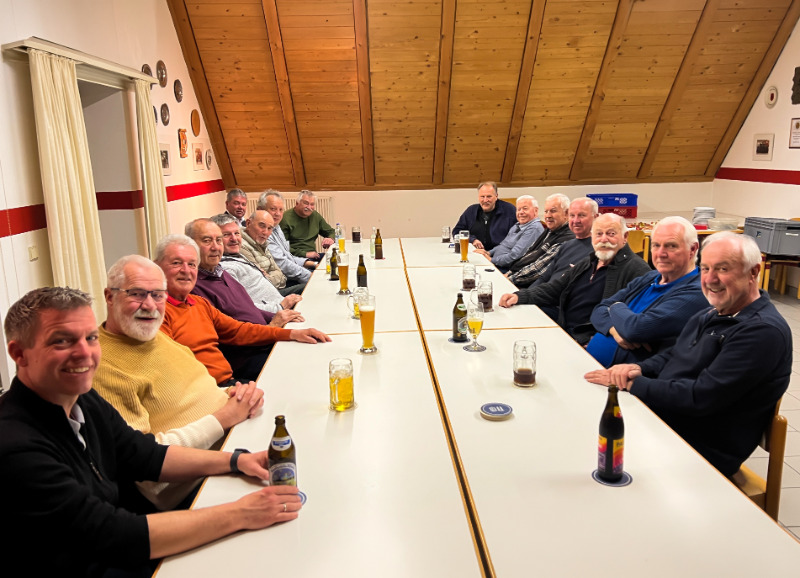 Ehemalige Führungskräfte der Feuerwehr treffen sich in Haimhausen