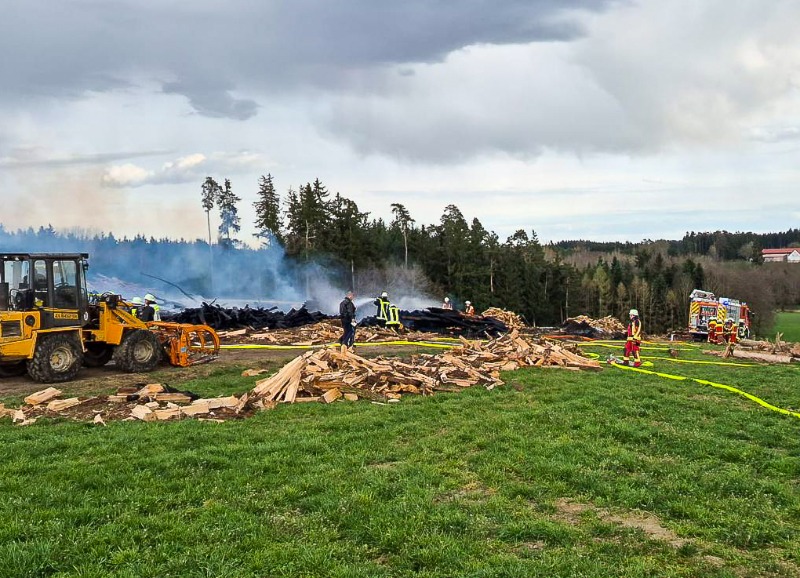 Brand am Ostersonntag bei Röckersberg – Schnelles Eingreifen verhindert größere Ausbreitung