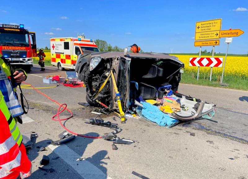 Schwerer Verkehrsunfall in Vierkirchen – eine Person schwer verletzt